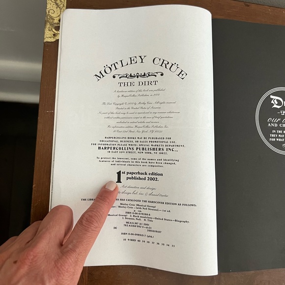 First Edition 2002 Vintage Motley Crue The Dirt Biography Book - Picture 2 of 5